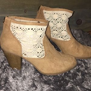 SUPER CUTE Qupid heeled booties! Women’s size 8!